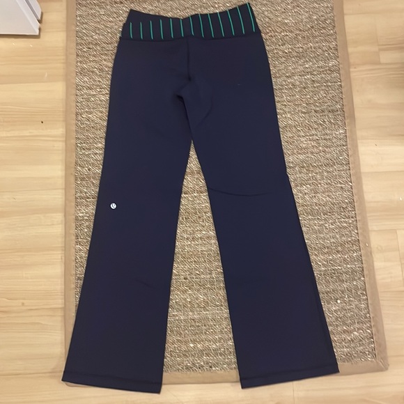 Navy and green detailed Lululemon yoga pants - Picture 2 of 5